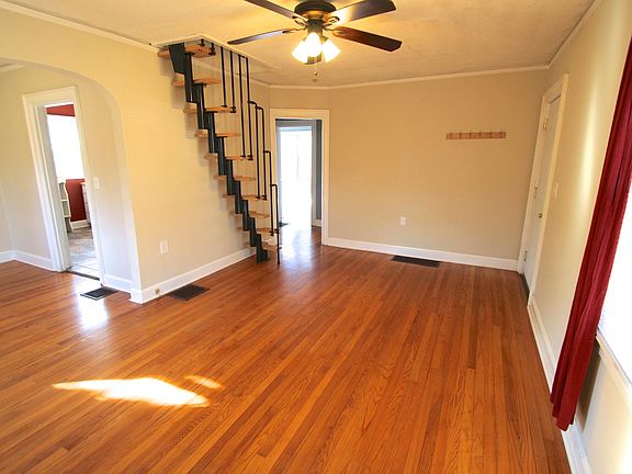 3130 Navajo - another shot of the living room and the dining room in through the archway