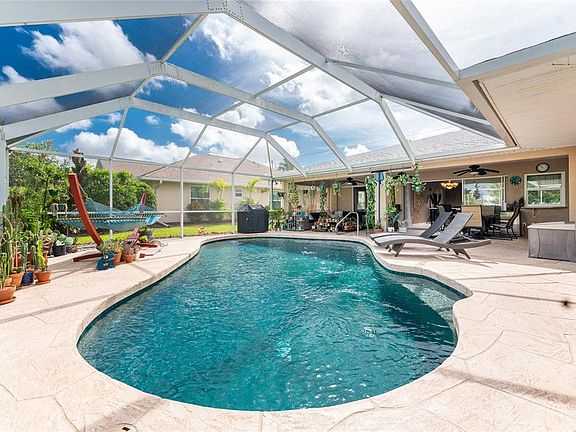3rd image of 291 Rotonda Cir