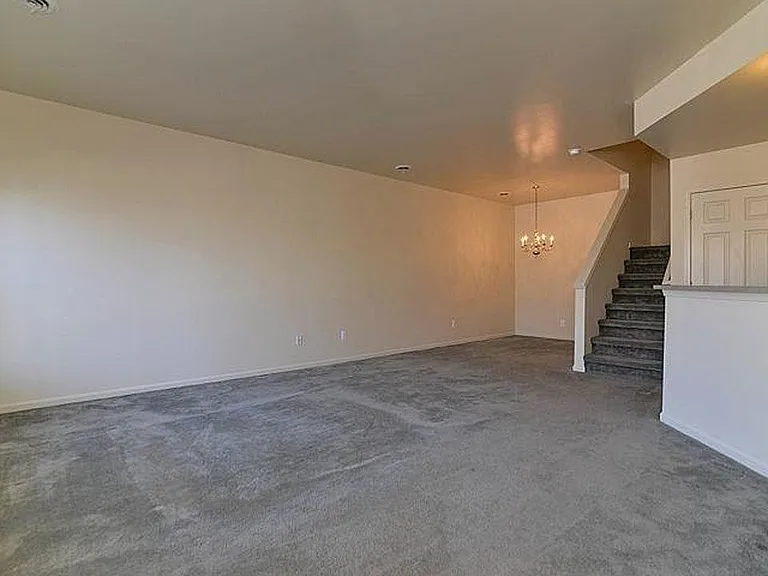 2076 Cloverly Ln — Photo 5