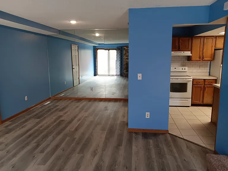 3675 Independence Ave S #10 — Photo 6