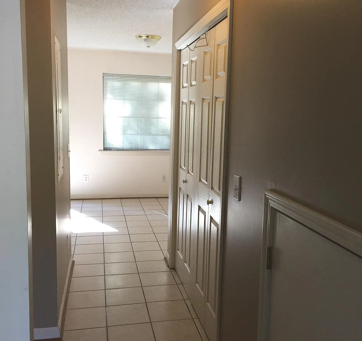 2 bed, 1.5 bath, 1000 sqft, $1,295 — Photo 3