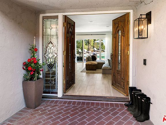 4th image of 8444 Pinelake Dr