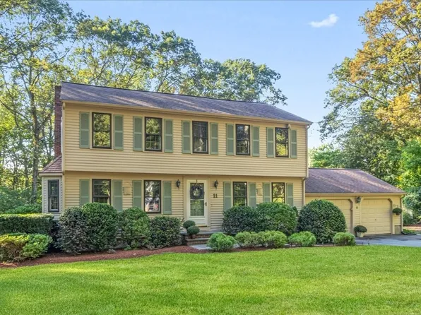 11 Hickory Ln, Walpole, MA 02081