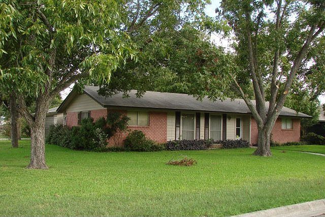 2nd image of 1604 Rosewood St