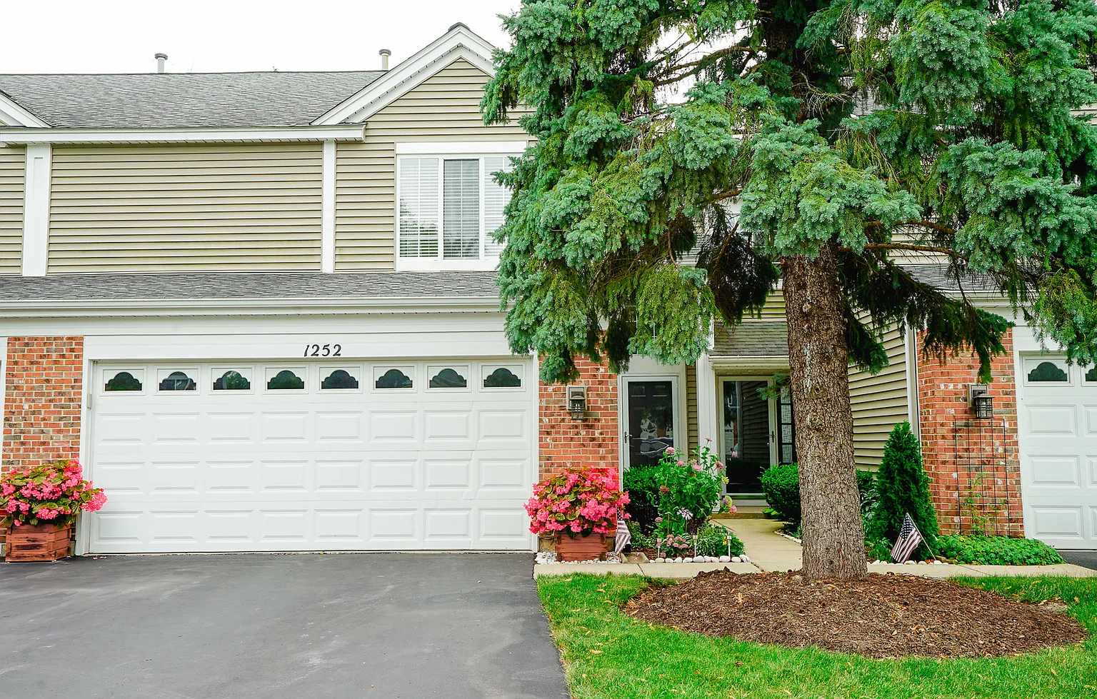 1252 Summersweet Ln photo 1