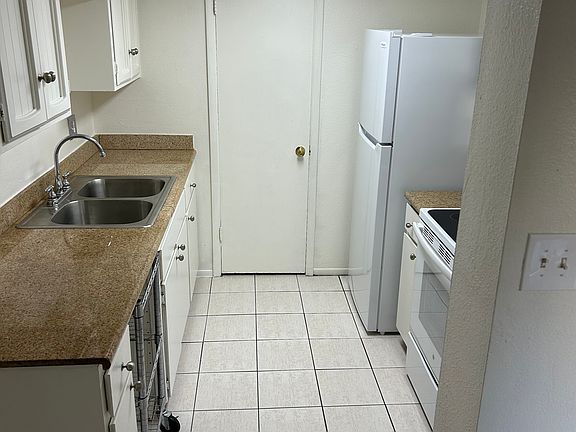4th image of 5867 N 48th Ave
