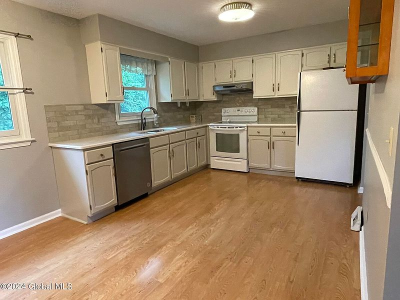 4th image of 18 McDonald Drive
