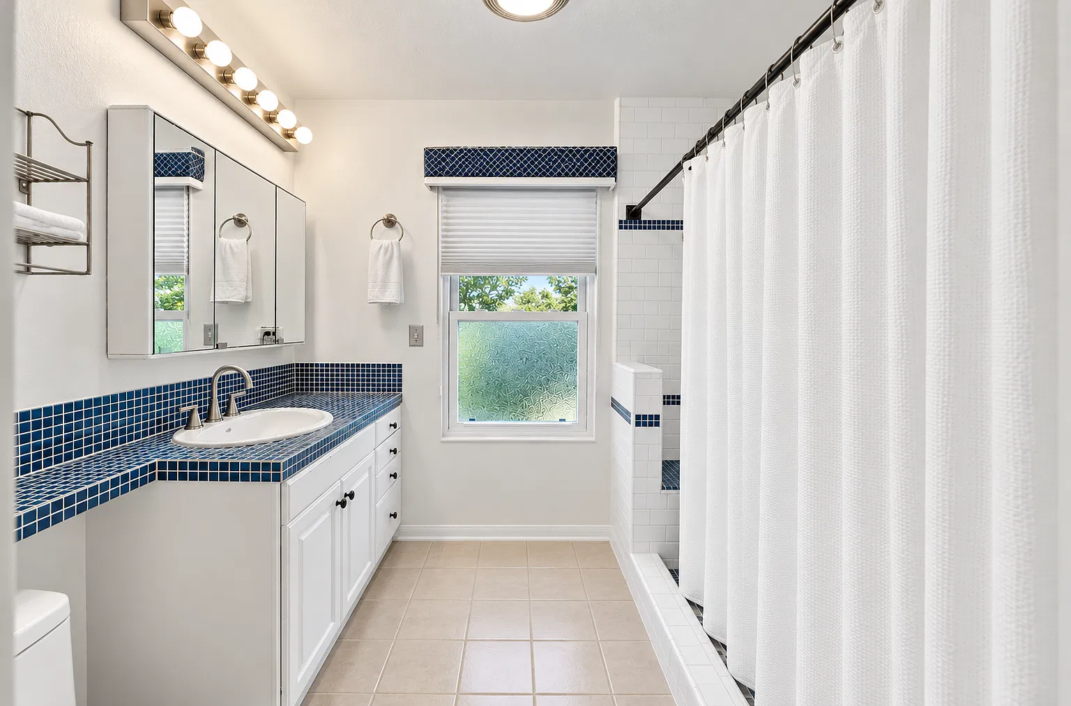 2 bed, 2.5 bath, 1464 sqft, $3,995 — Photo 4