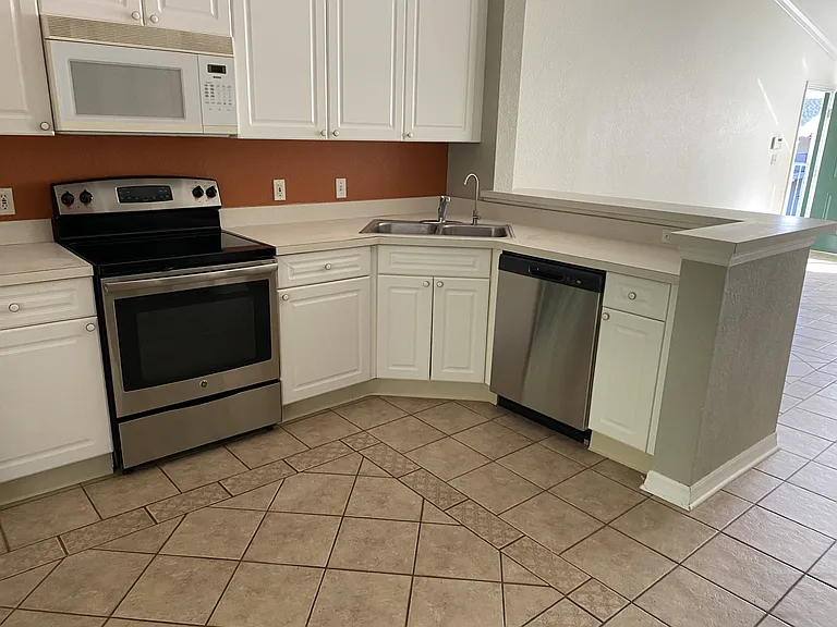 141 Reserve Cir — Photo 6