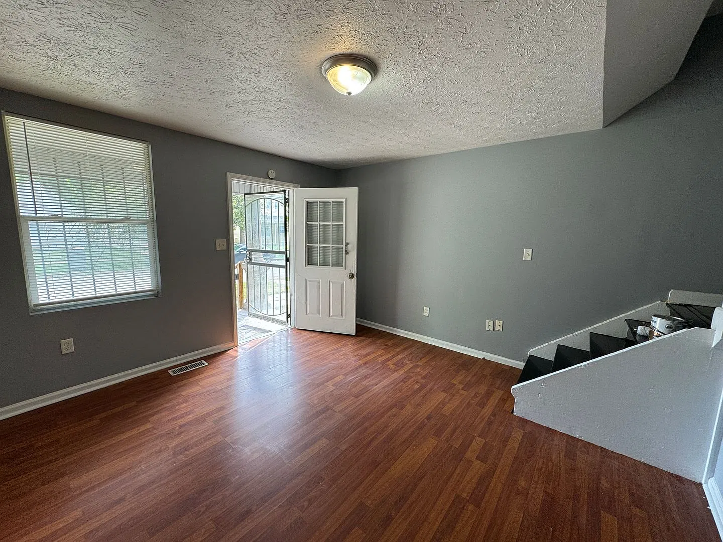 Rhodius Park 2 Bed 2 Bath — Photo 4