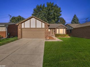 22445 Amherst St, Saint Clair Shores, MI