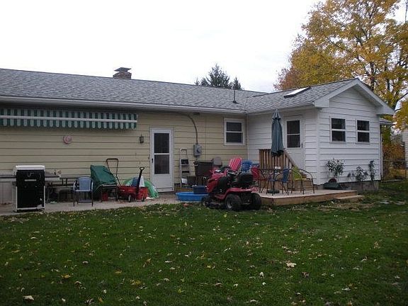 3rd image of 26 Algonquin Dr