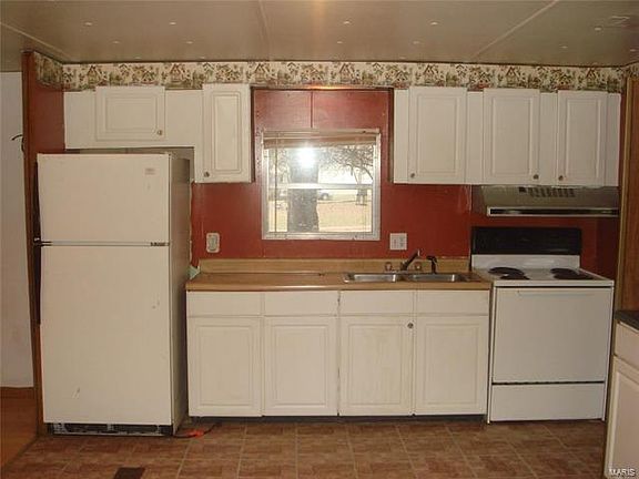 3rd image of 867 Eastview Dr
