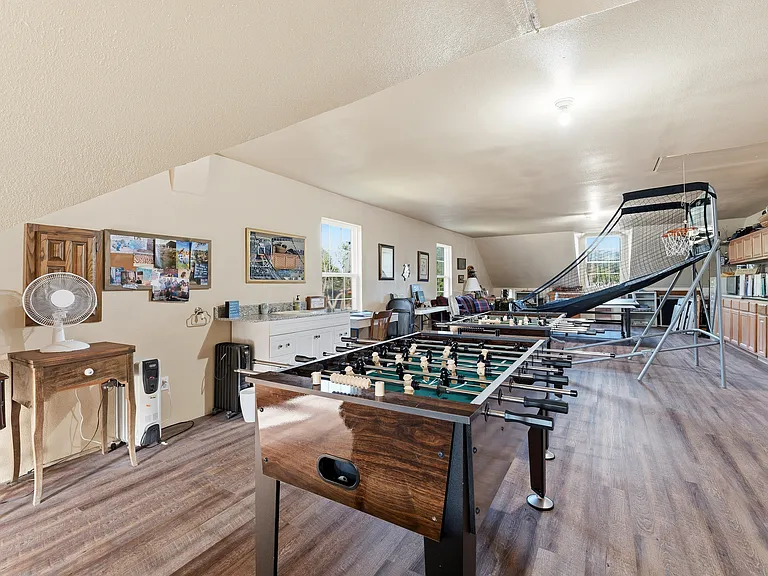 2720 Oates Dr — Photo 24