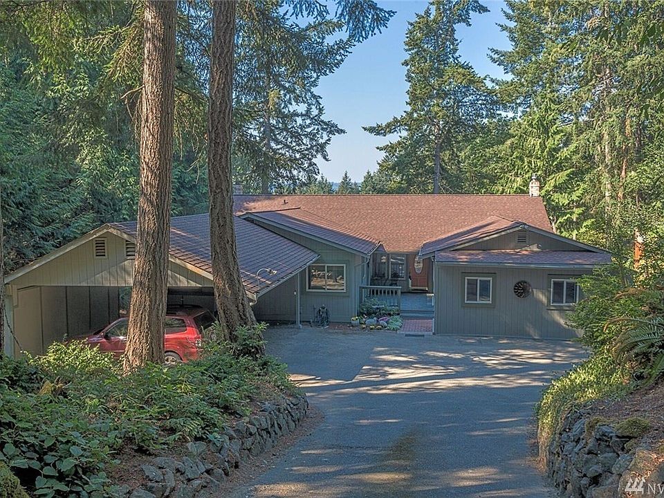 Plenty of parking, lovely winding, paved driveway