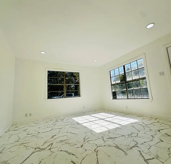 2300 Bryan St — Photo 9