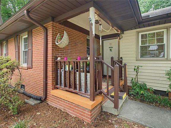 5th image of 3105 Branchwood Dr