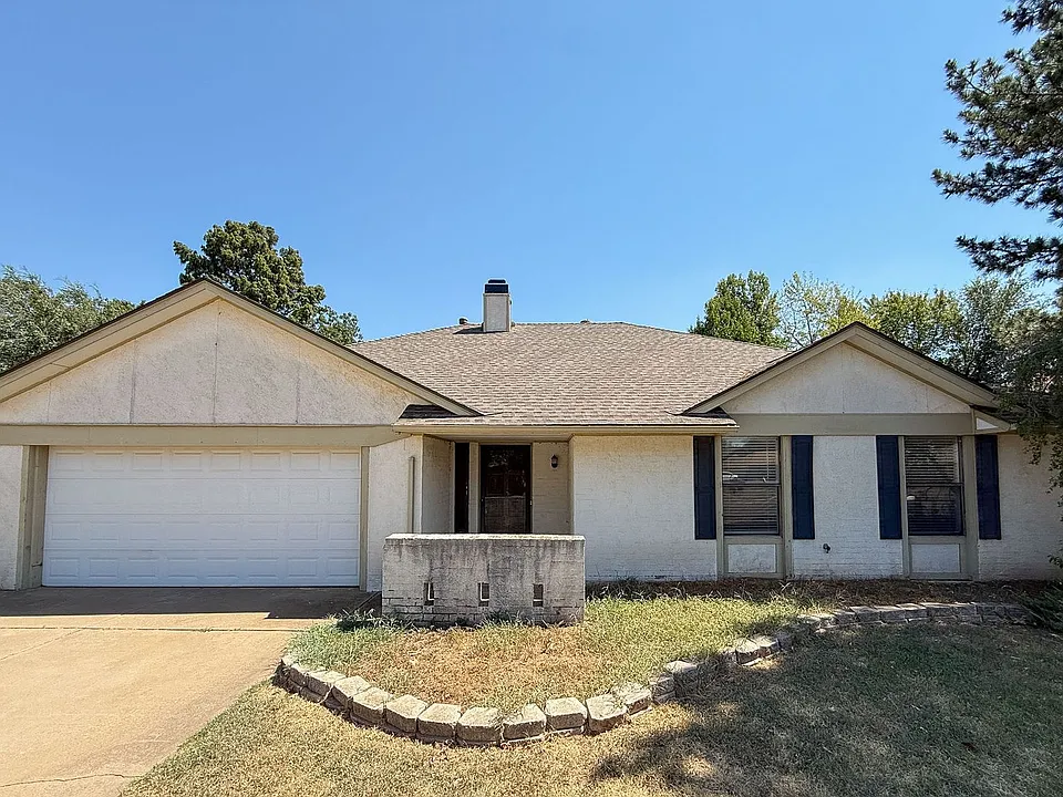 812 Countrywood Ln