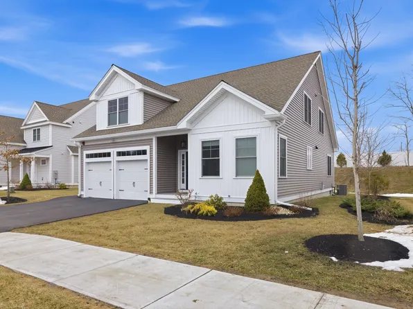 40 Sage Ln #4, Portsmouth, NH 03801