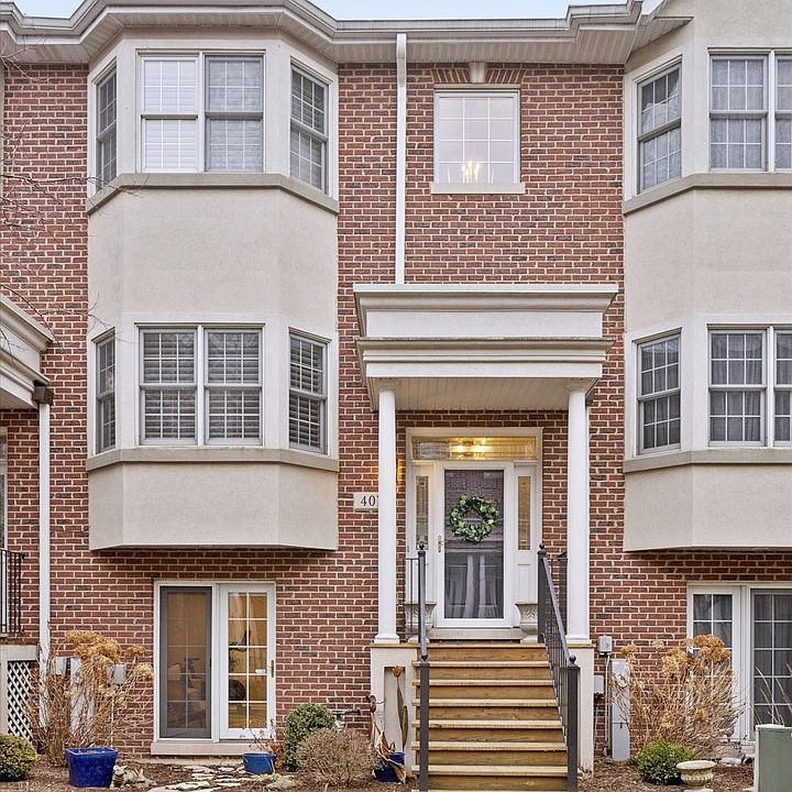 1st image of 407 W Hillgrove Ave