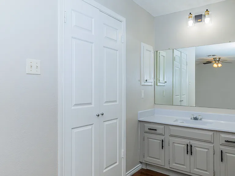 Guest restroom to Townhome