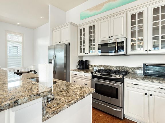 4th image of 324 Cypress Dr