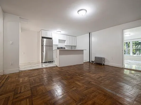 182 Vernon Avenue image 1 of 9