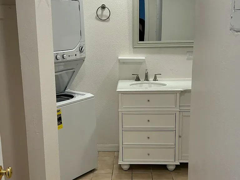 610 Georgetown Dr #10 — Photo 6