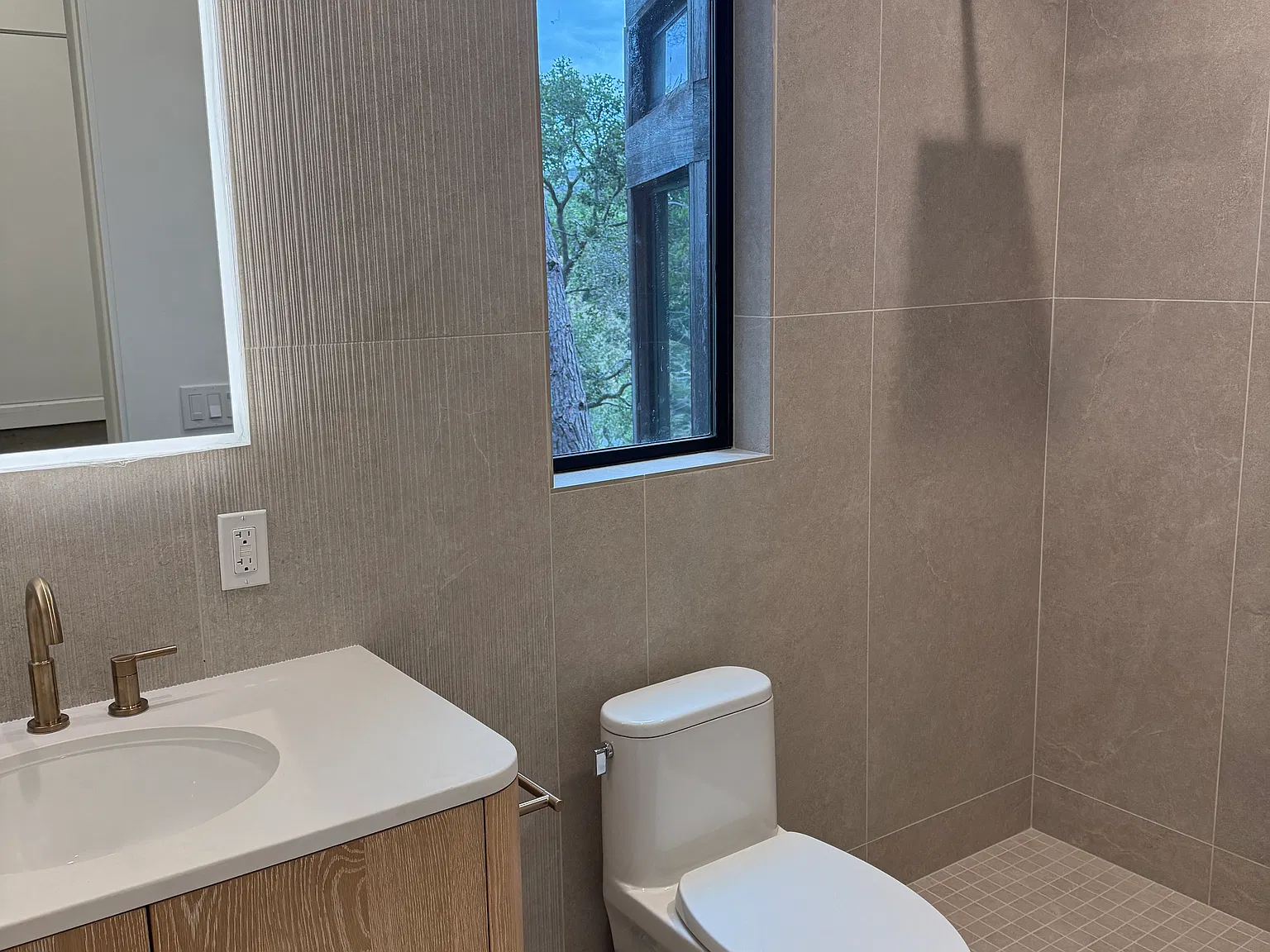 Manor Dr, San Carlos — Photo 3