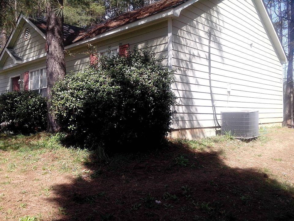 2nd image of 11 Cardinal Ln