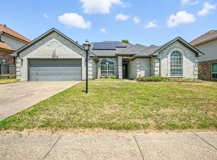 6813 Greenleaf Dr, North Richland Hills, TX 76182