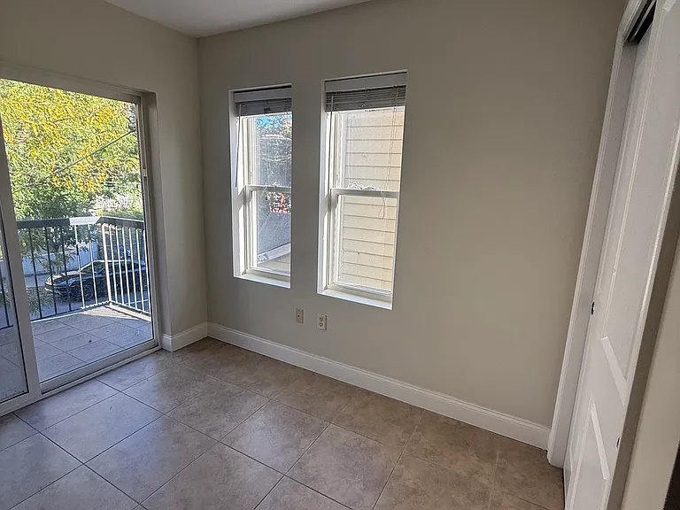 Montgomery Ave — Photo 15