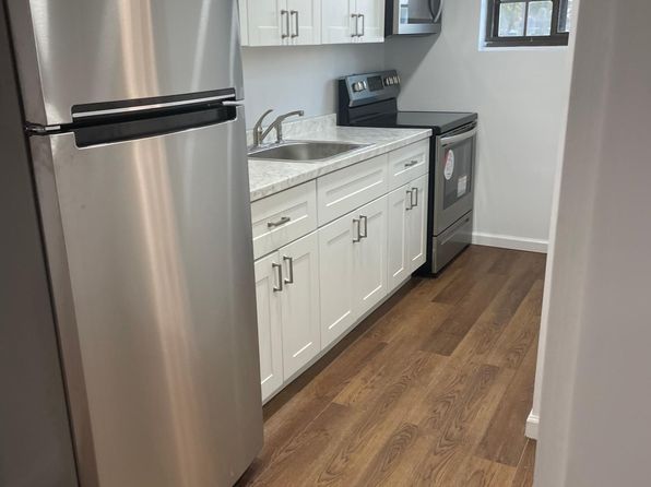 94 Martha Ct APT 2