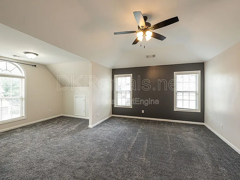 1540 Hampton Hollow Dr — Photo 22