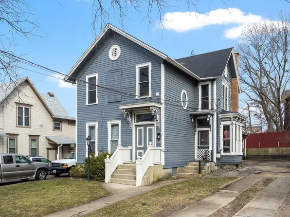 312 North St, Elgin, IL 60120