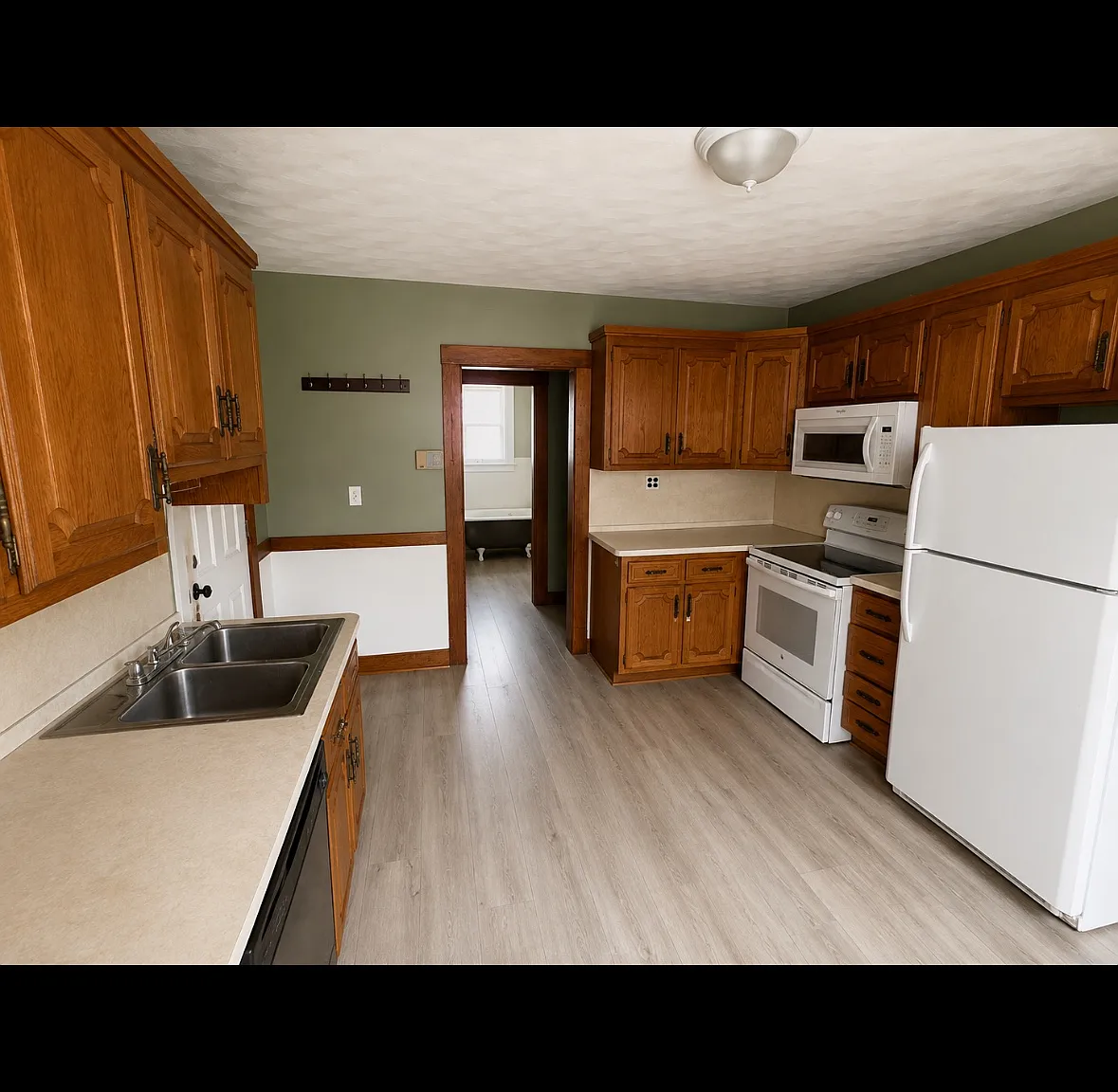 3 bed, 1300 sqft, $2,000 — Photo 4