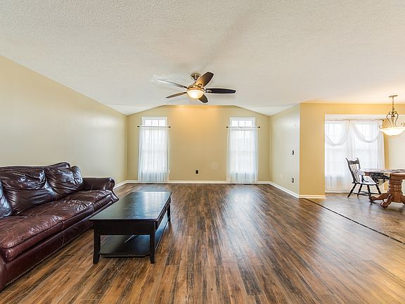3rd image of 1878 Woodside Dr