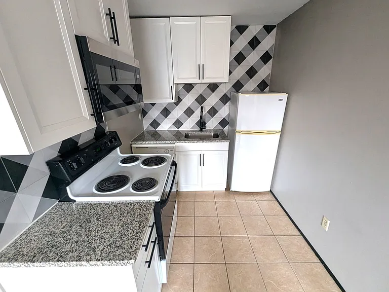 3100 Girard Ave S — Photo 31
