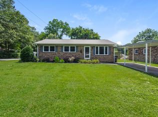 302 S Pine St, Dallas, NC 28034