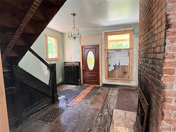 4th image of 529 Norwood Ave