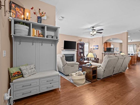 2nd image of 212 Slate Dr