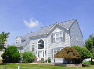 2 Bluebird Way, Raritan, NJ 08869