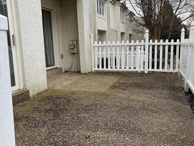 105 Montrose Ave #105 — Photo 21
