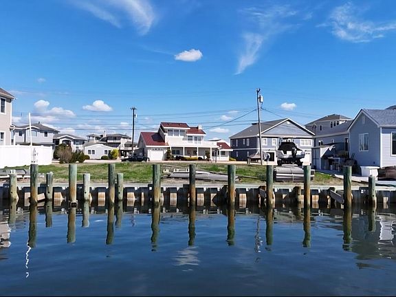 3rd image of 1025 Capstan Dr