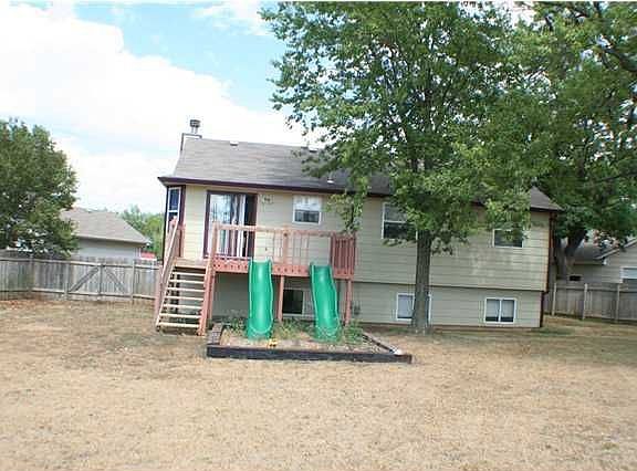 2nd image of 2401 N Pembroke Ct