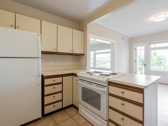 5th image of 320 El Camino Del Mar