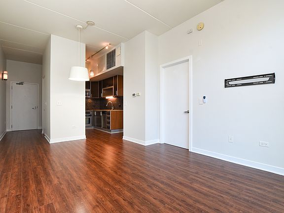5th image of 650 W Wayman St Unit 701C