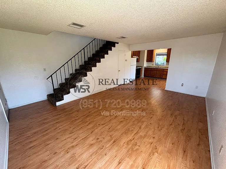 1966 W Linden St — Photo 4