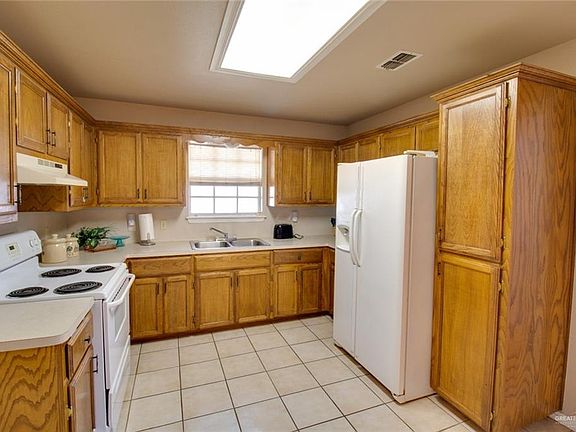 4th image of 1211 E Gin Dr