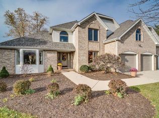 570 Fleetwood Dr, Valparaiso, IN